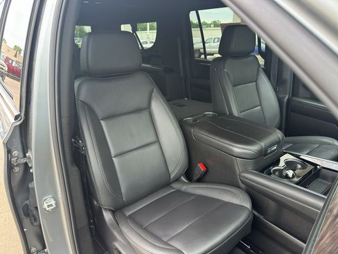 Used 2025 Chevrolet Suburban Z71 AWD/4WD image 31