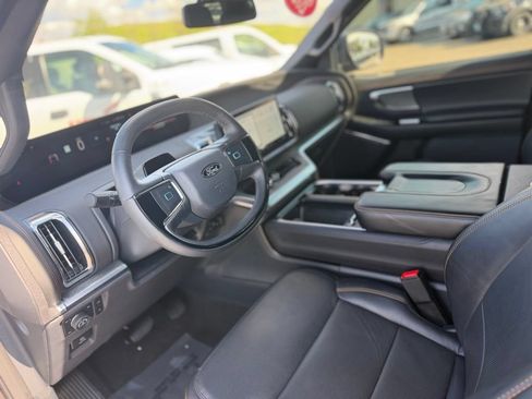 Used 2025 Ford Expedition Tremor AWD/4WD image 17