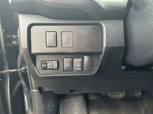 Used 2020 Toyota Tacoma TRD Off-Road w/ Technology Package AWD/4WD image 14