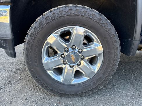 Used 2022 Chevrolet Silverado 2500 LTZ w/ LTZ Plus Package image 27