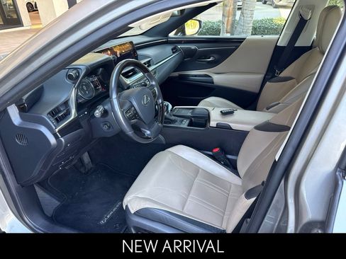 Used 2021 Lexus ES 300h w/ Accessory Package 2 FWD image 2