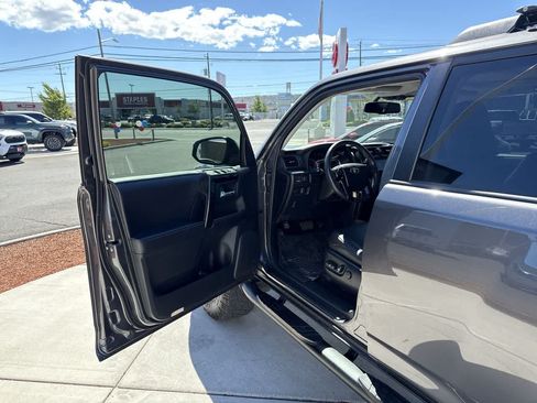 Used 2019 Toyota 4Runner TRD Off-Road Premium AWD/4WD image 10