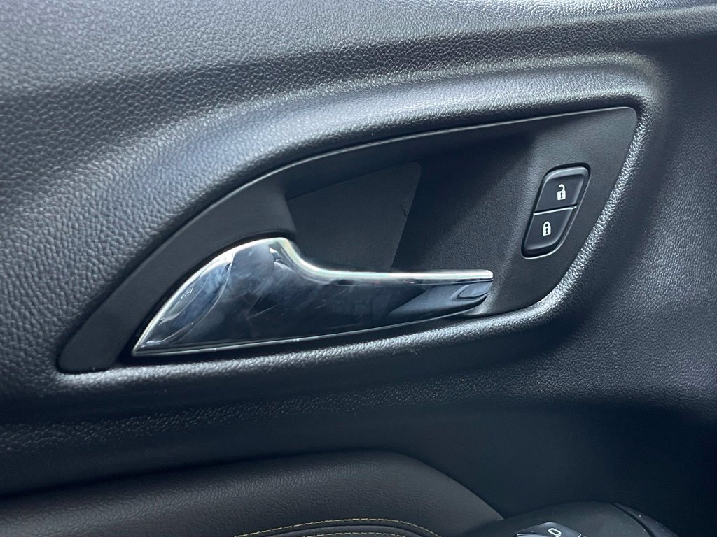 Used 2025 Chevrolet Trax ACTIV FWD image 13