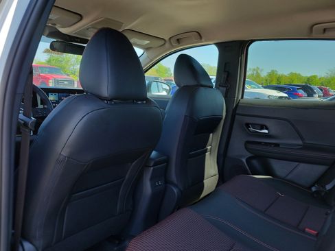 Used 2025 Nissan Kicks SR image 15