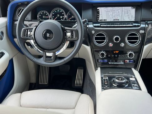 Used 2024 Rolls-Royce Cullinan Black Badge w/ Dark Exterior Package AWD/4WD image 17