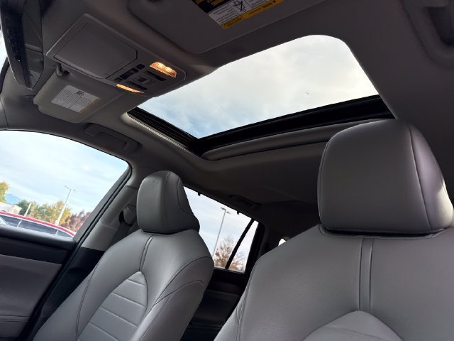 Used 2021 Toyota Highlander XLE AWD/4WD image 16