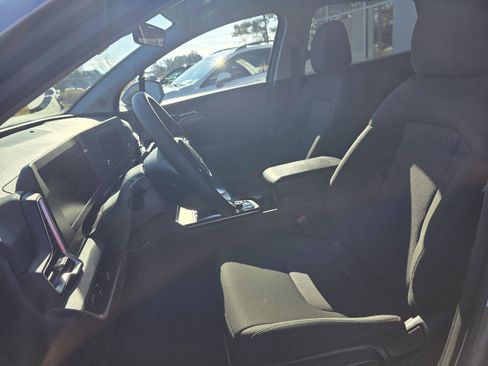 Used 2024 Kia Sportage LX image 9