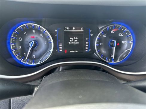 Used 2022 Chrysler Voyager LX image 10