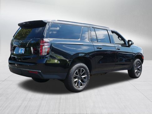 Used 2022 Chevrolet Suburban Z71 w/ Z71 Off-Road Package AWD/4WD image 7