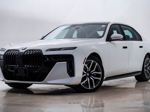 Used 2025 BMW 760i xDrive image 1