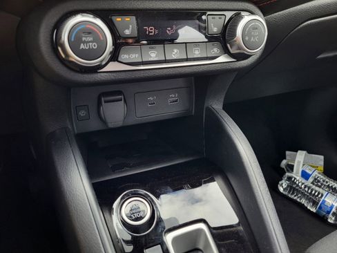 New 2025 Nissan Versa SR w/ Trunk Package image 18