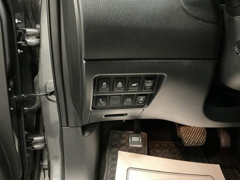 Used 2015 Nissan Pathfinder Platinum w/ Family Entertainment Package FWD image 11
