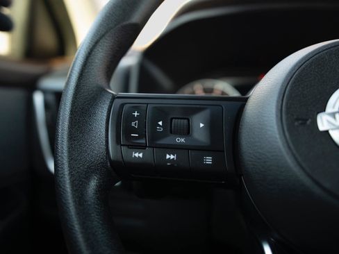 Used 2023 Nissan Rogue S AWD/4WD image 6