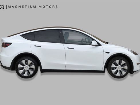 Used 2023 Tesla Model Y Long Range AWD/4WD image 2
