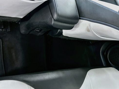 Used 2017 Toyota Prius Three Touring w/ Carpet Mat Package FWD image 28