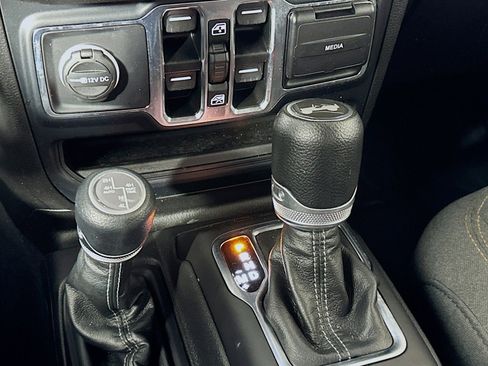 Used 2024 Jeep Wrangler Unlimited AWD/4WD image 7