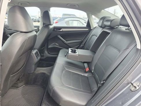 Used 2014 Volkswagen Passat TDI SE image 10