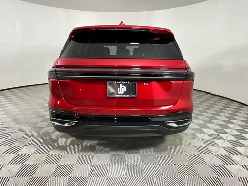 Used 2025 Lincoln Nautilus Premier image 8