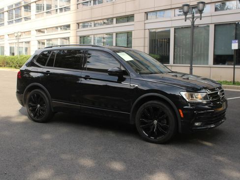 Used 2021 Volkswagen Tiguan SE R-Line AWD/4WD image 2