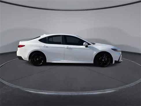 Used 2025 Toyota Camry SE image 9