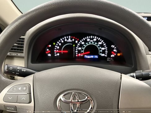 Used 2009 Toyota Camry LE FWD image 25