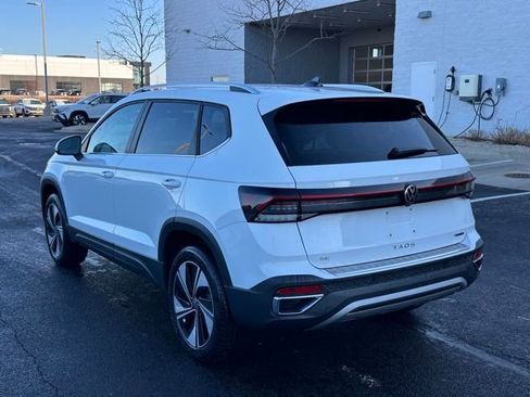 New 2026 Volkswagen Taos SE image 4