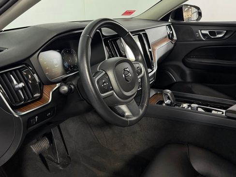 Used 2022 Volvo S60 B5 Momentum image 20