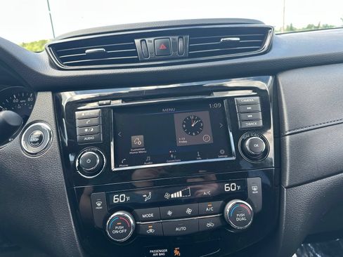Used 2019 Nissan Rogue SV AWD/4WD image 56
