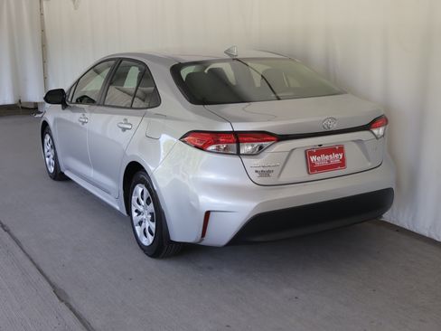 Used 2023 Toyota Corolla LE w/ Carpet Mat Package (TMS) FWD image 24