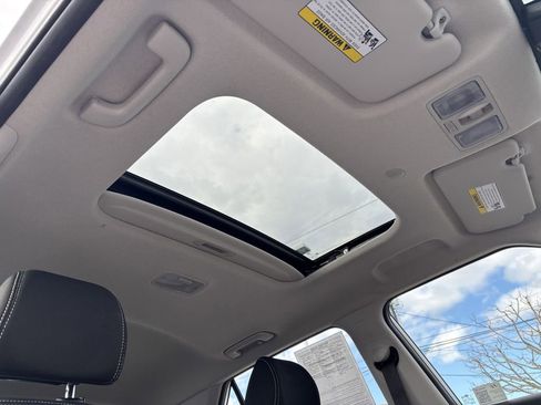 Used 2025 Hyundai Venue SEL FWD image 22