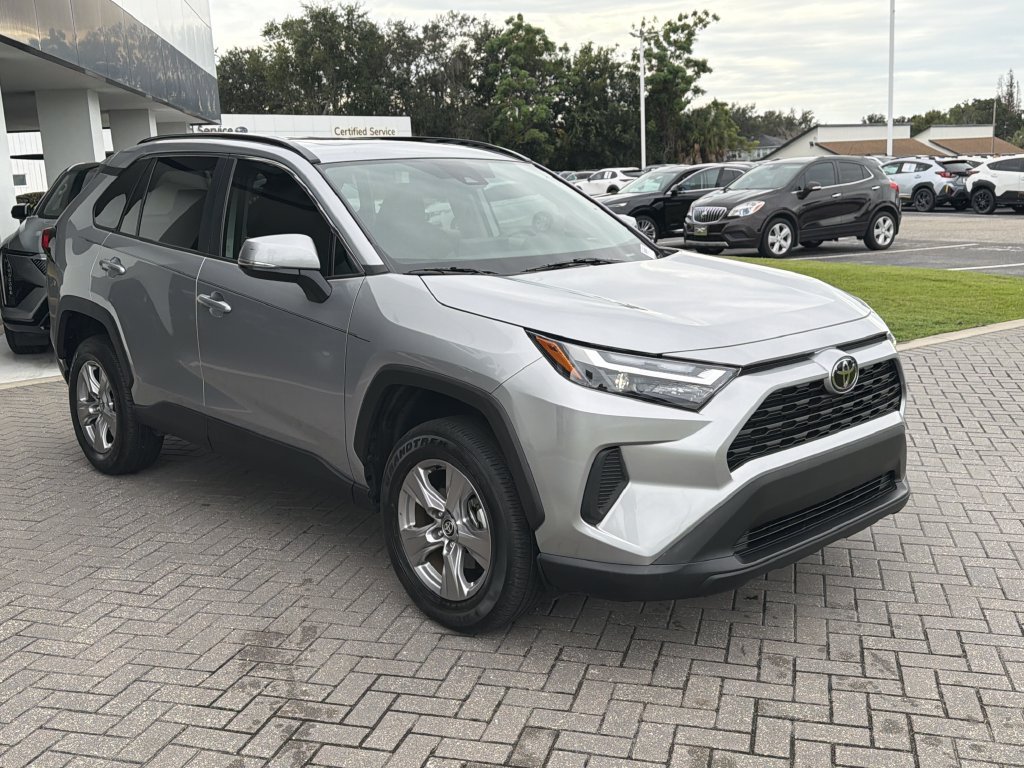Used 2022 Toyota RAV4 XLE w/ Convenience Package FWD image 7