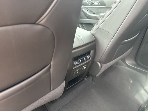 Used 2023 Chevrolet Traverse High Country AWD/4WD image 29