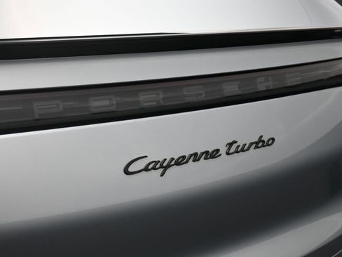 Certified 2022 Porsche Cayenne Turbo AWD/4WD image 14