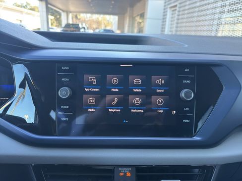 Used 2022 Volkswagen Taos SE w/ Panoramic Sunroof Package image 20