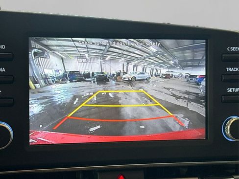 Used 2021 Hyundai Elantra SEL image 25