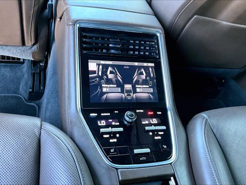 Used 2022 Porsche Panamera 4S w/ Premium Package image 33