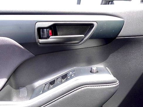 Certified 2025 Toyota Highlander LE AWD/4WD image 11