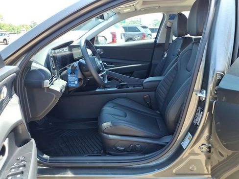 New 2026 Hyundai Elantra Limited FWD image 16