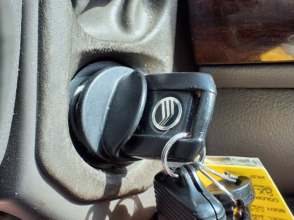 Used 2008 Mercury Grand Marquis GS RWD image 22