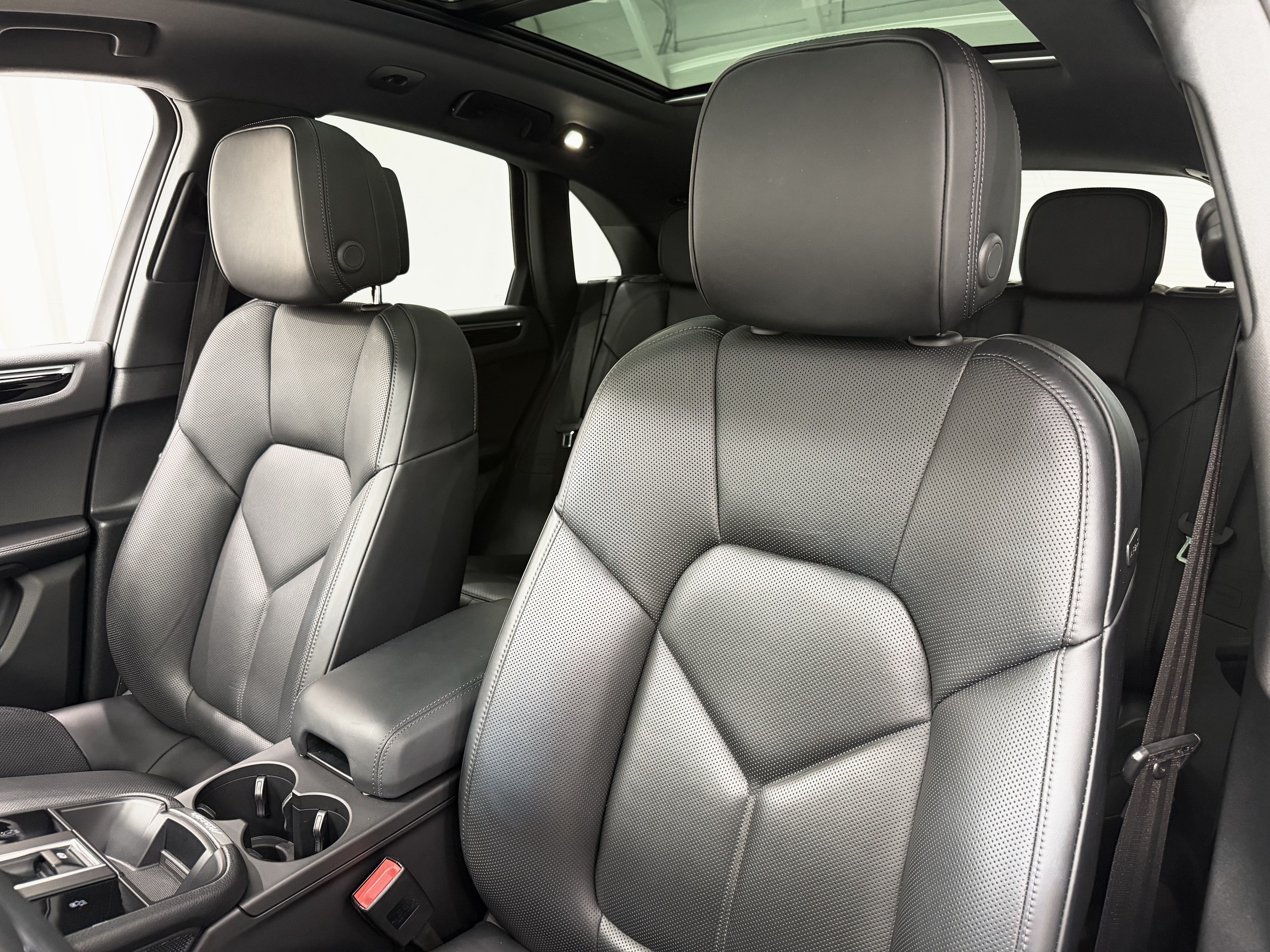Certified 2024 Porsche Macan S AWD/4WD image 5