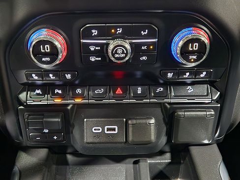 Used 2019 GMC Sierra 1500 SLT AWD/4WD image 39