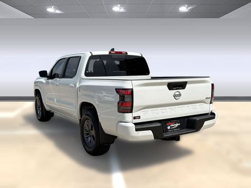 Used 2025 Nissan Frontier SV w/ SV Convenience Package AWD/4WD image 3