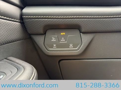 Used 2024 Volkswagen Atlas Cross Sport SE image 17