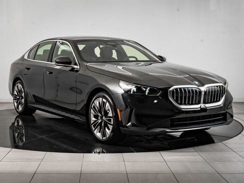 Certified 2025 BMW 530i xDrive image 12