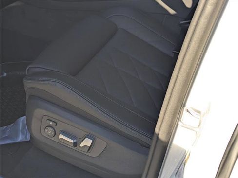 Used 2026 BMW X5 sDrive40i w/ M Sport Package image 4