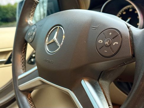 Used 2012 Mercedes-Benz R 350 4MATIC image 35