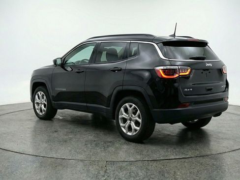 Used 2025 Jeep Compass Latitude image 6