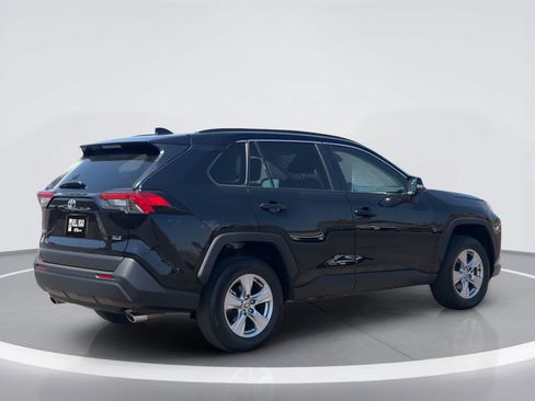 Used 2025 Toyota RAV4 XLE FWD image 6