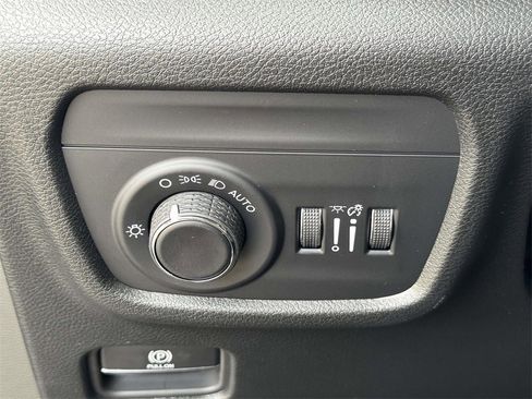 New 2025 Jeep Grand Cherokee Altitude image 29