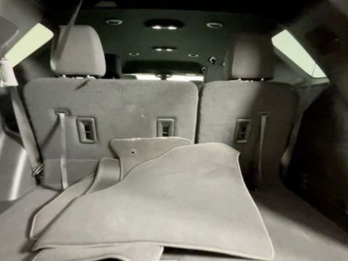 Used 2023 Chevrolet Traverse LT FWD image 14